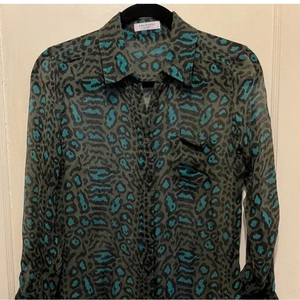 EQUIPMENT Femme 100% Silk Blue Leopard Long Sleeve Shirt Blouse Women’s Size M